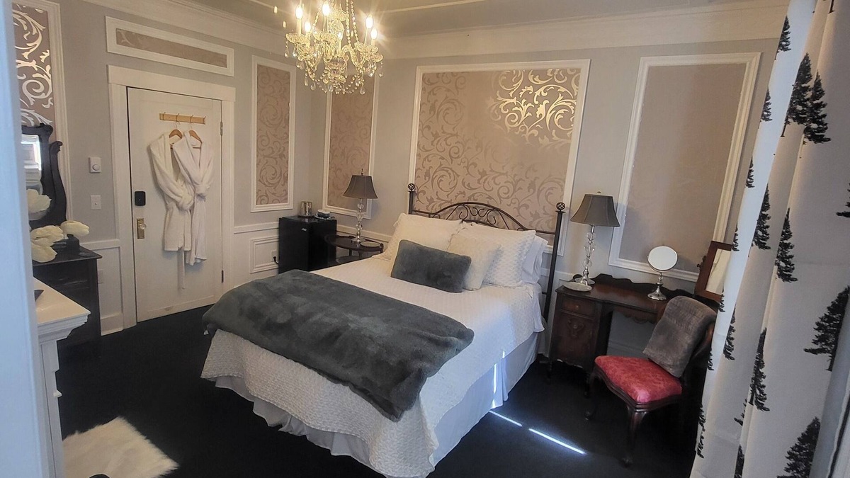 Tamworth Bed & Breakfast | The Tamworth Hotel