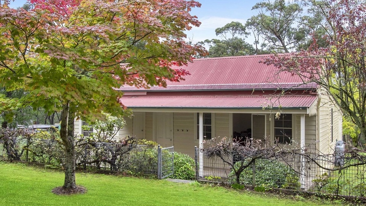 Mount Wilson Cottage | THE TEACHERS COTTAGE- SPECIALS ON NOW !