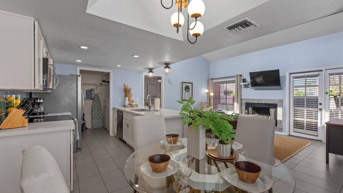 Kyrene-Superstition Condo | THE TEMPE Designer HOME! Pets stay FREE!