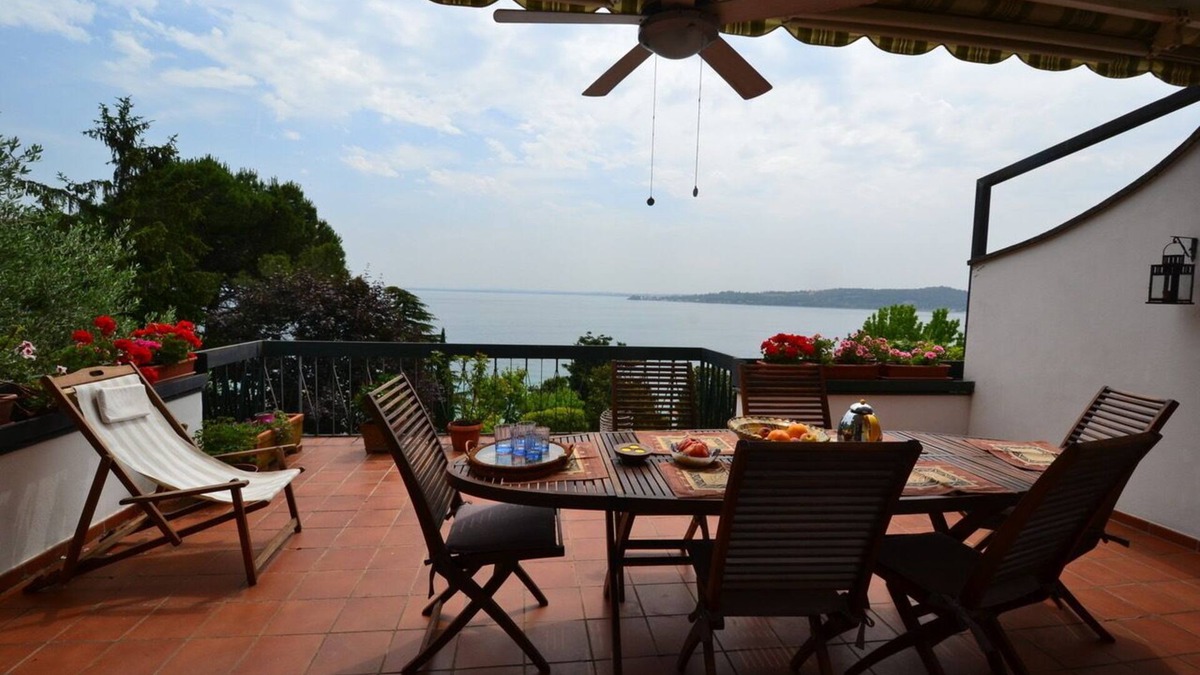 Padenghe sul Garda House | The terrace on the lake - Villa Claudia