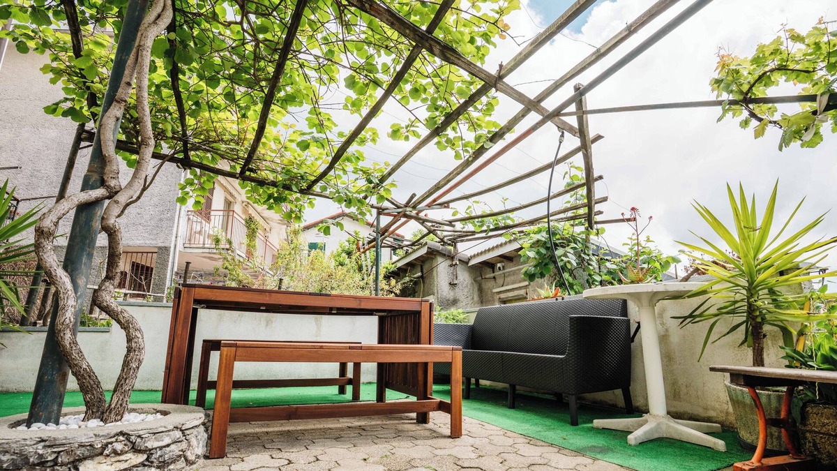 Lumarzo House | {The Terrace of Cerese}-parking space and garden