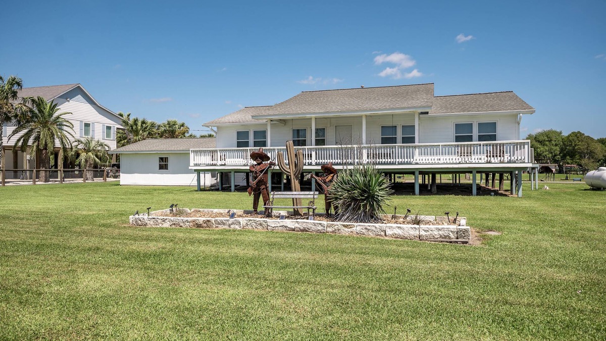 Cedar Lane House | "THE TEXICAN" - Beautiful, Waterfront Home on Caney Creek