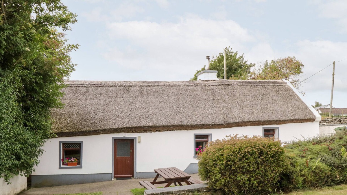 Carrowkennedy Cottage | THE THATCHED COTTAGE, pet friendly in Drummin, County Mayo
