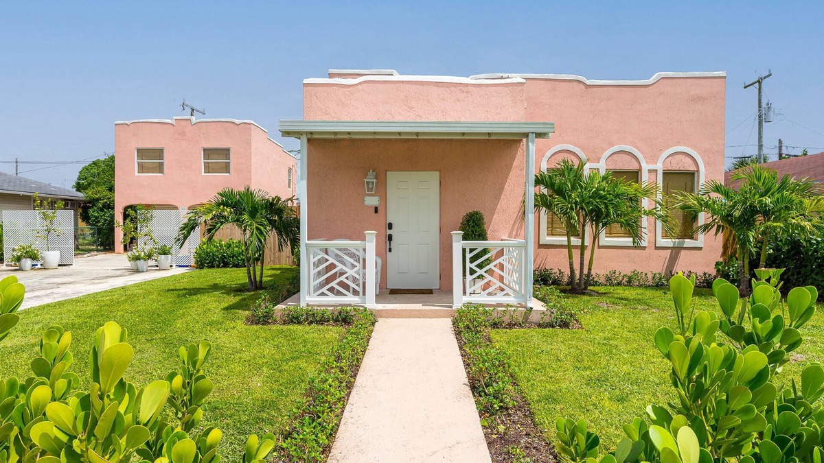 Southwest House | The Theodora Chase Cottage and Carriage House