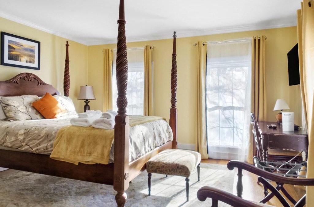 Boothbay Harbor Hotel | The Thistle Inn