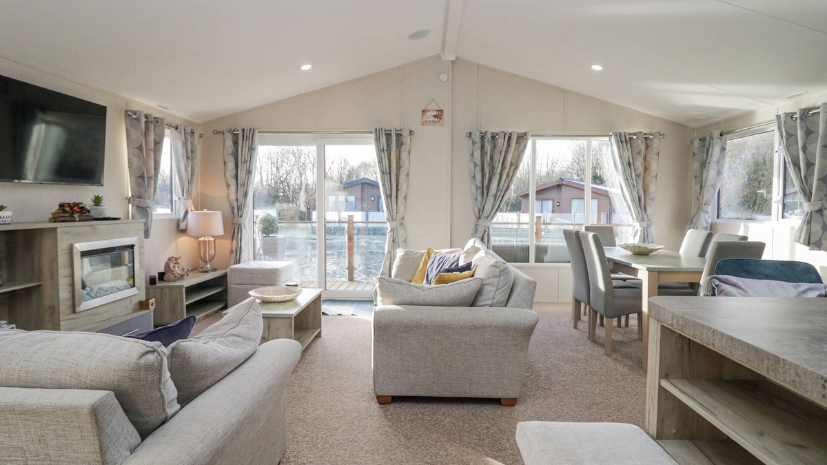 Carnforth Cottage | The Three Bears Lodge, Coniston Drive 11