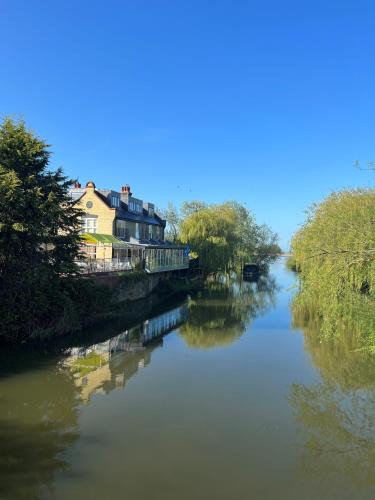 Ely Bed & Breakfast | The Three Pickerels
