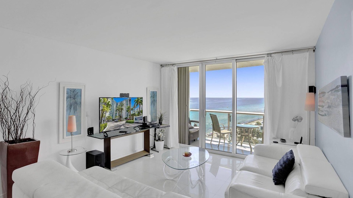 Hollywood South Central Beach Condo | THE TIDES N-14H