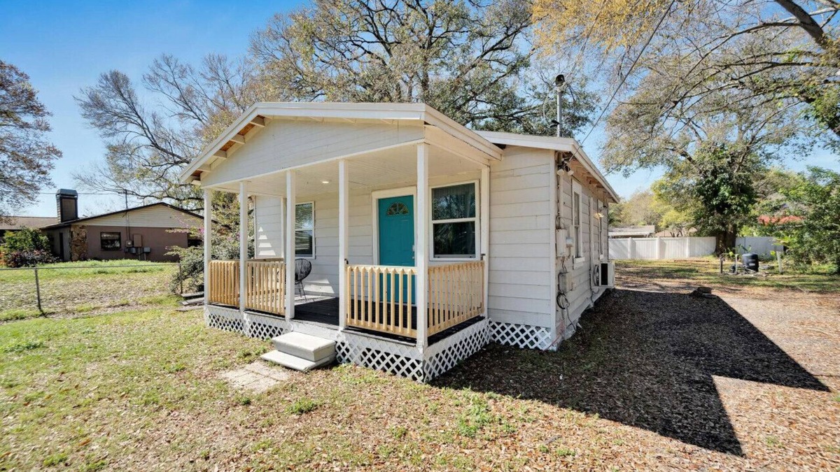 Greater Palm River Point CDC House | The Tiny Cottage Located In Central Tampa