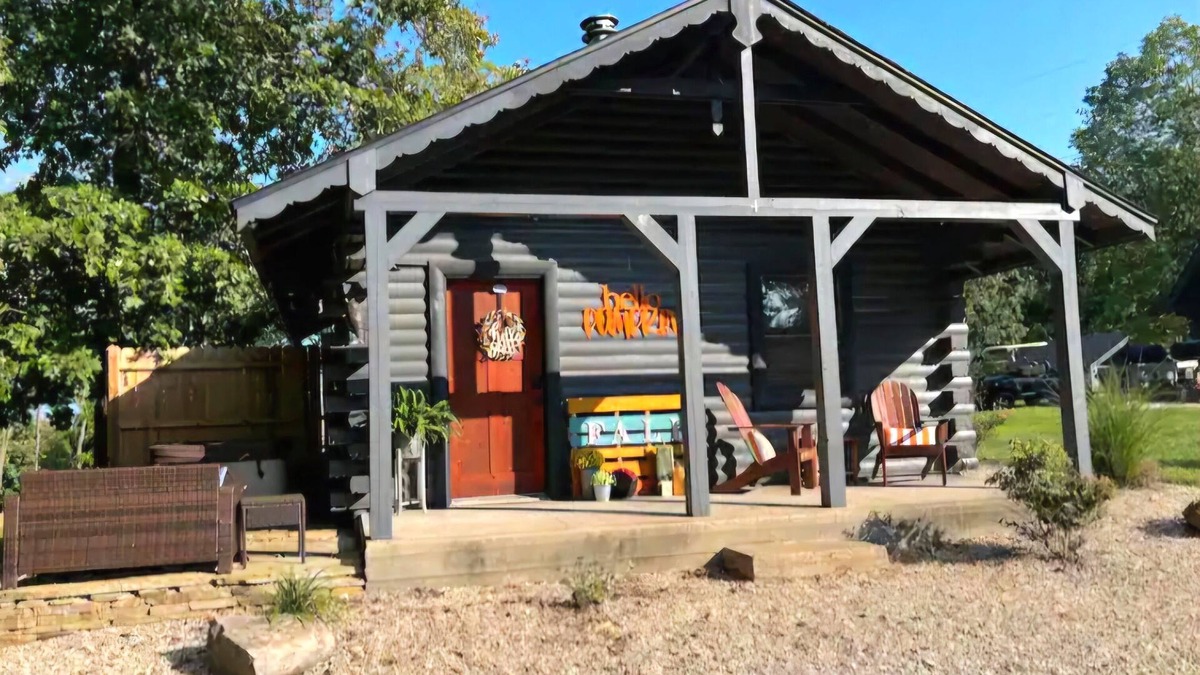 Lampe House | The Tiny Log Cabin