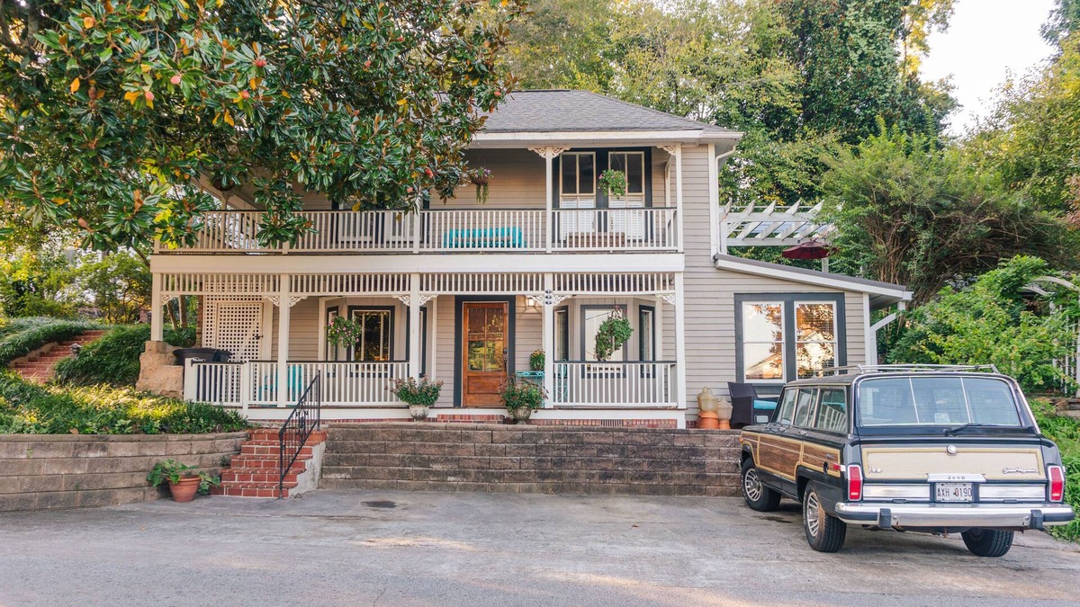 Demorest Apartment | The Tomlin House-Historic 1904 2BR- Hike-Wine-Dine in North GA Mountains