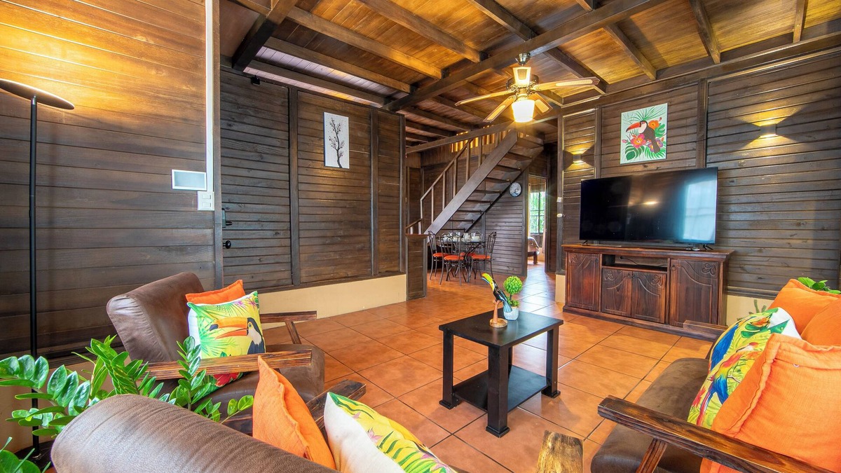 La Fortuna Cabin | The Toucan Nest - 4BR AC, Gated, Pool. Enjoy!