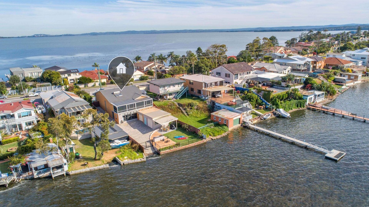 Central Coast House | The Toukley Boathouse Direct Waterfront with Boat Ramp and Jetty . nn