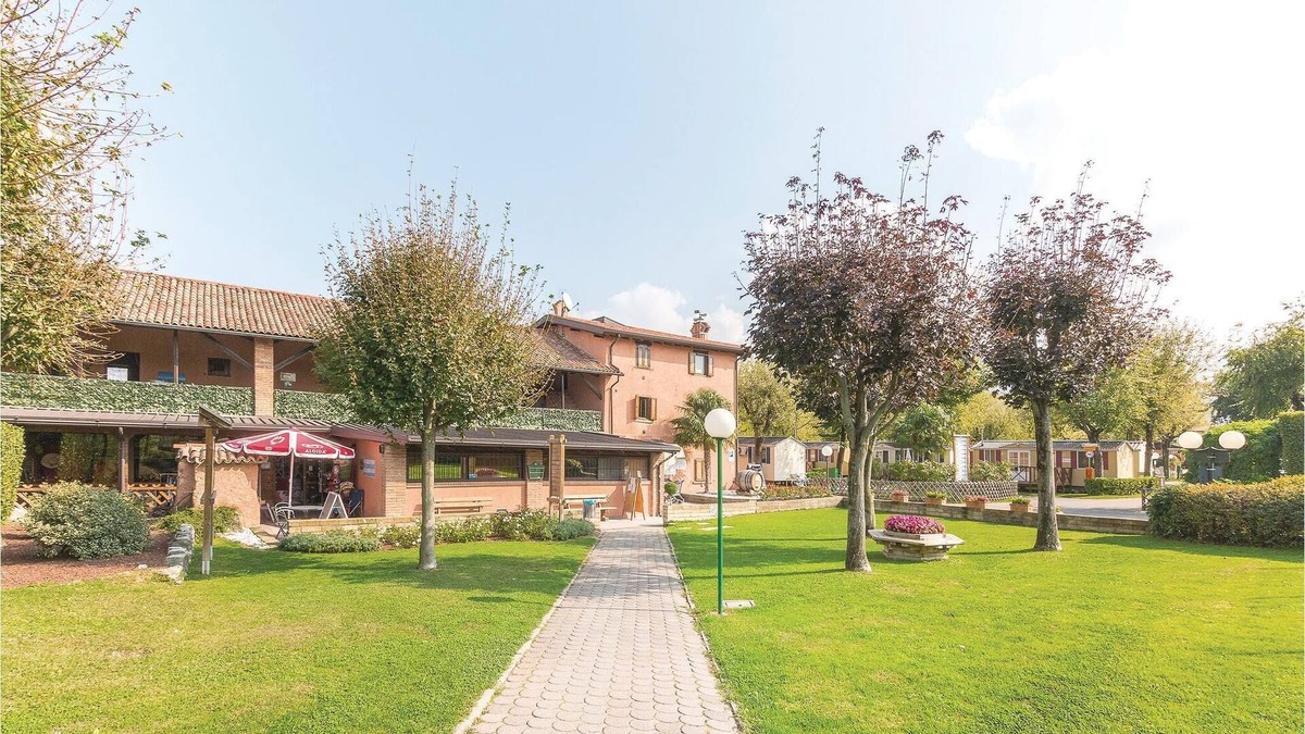 Iseo Apartment | The town of Iseo is located directly on the shores of the homonymous Lake Iseo, 30 km east of the hi