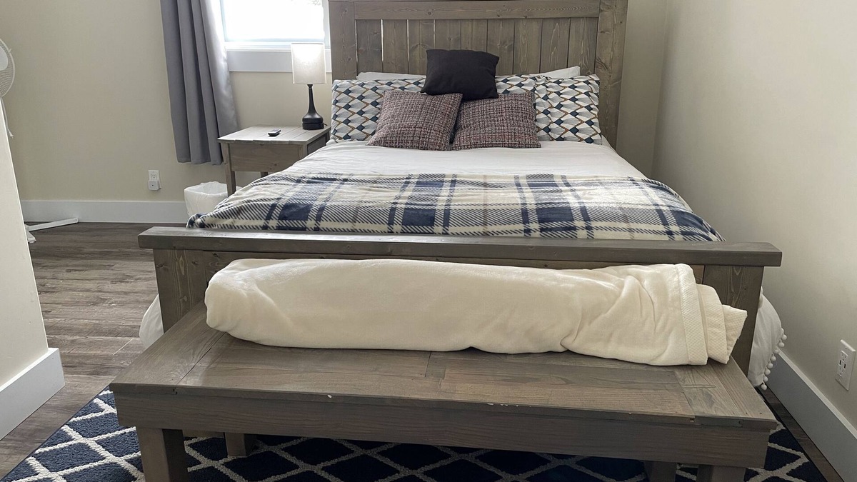 Deer Lake House | The Trailway Hub, ideally located in Deer Lake, 10 minutes from the airport.