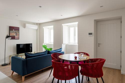 Linda-a-Velha Apartment | The Travelers Terrace, 2BR in Lisbon