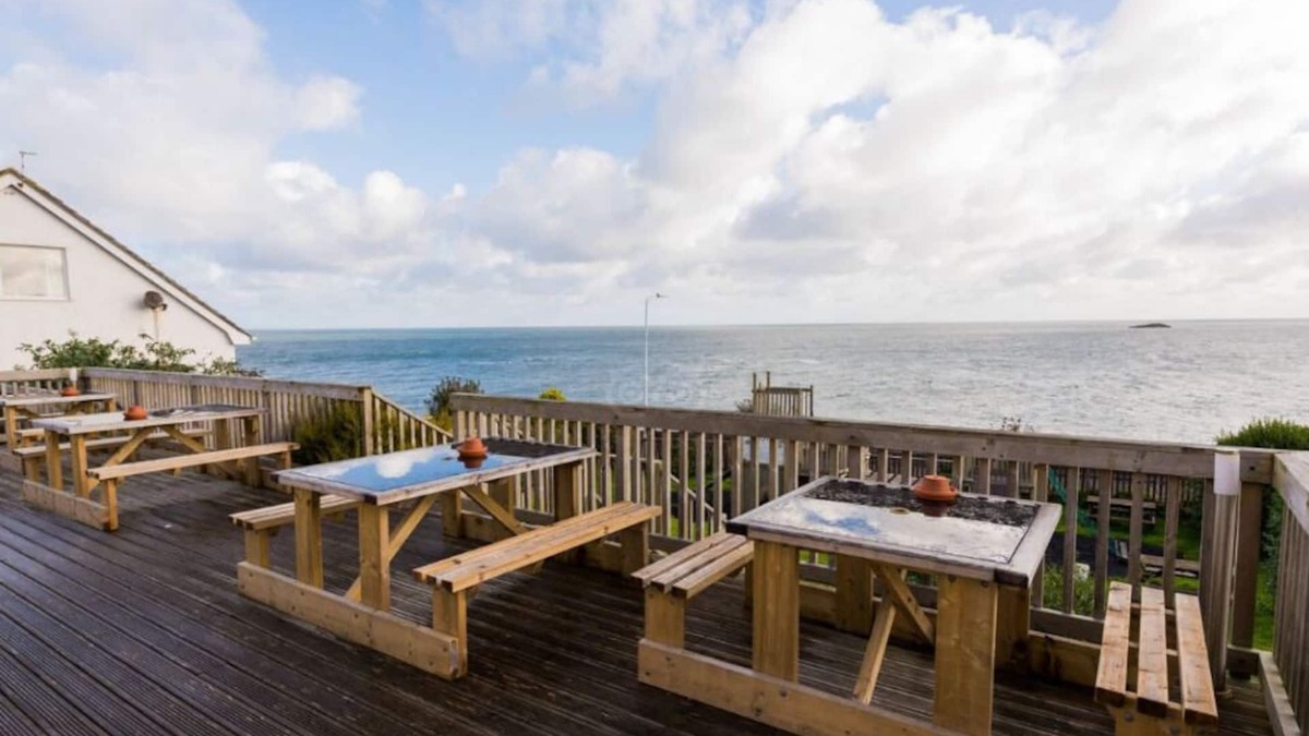 Amlwch Hotel | The Trecastell Hotel