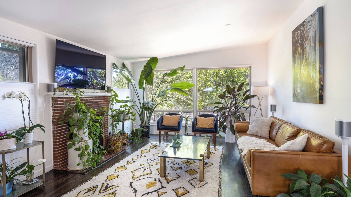 San Rafael House | The Treehouse 2 bedroom, hot tub, quiet cul-de-sac, bay views, lots of light