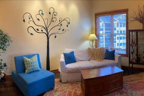 Snowshoe Apartment | 'The Treehouse' at Snowshoe - Village & Slope View