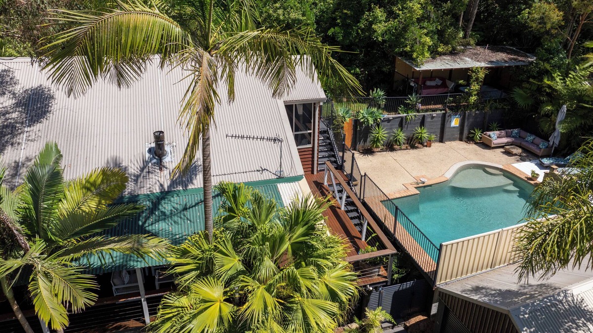 Nelson Bay House | The Treehouse Nelson Bay, Pet Friendly with Boat Parking
