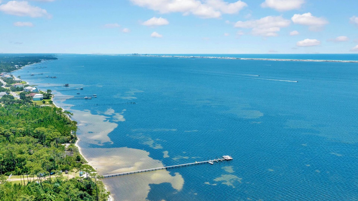Gulf Breeze House | The Treehouse on the Sound - Bring your Boat! EV Charging!