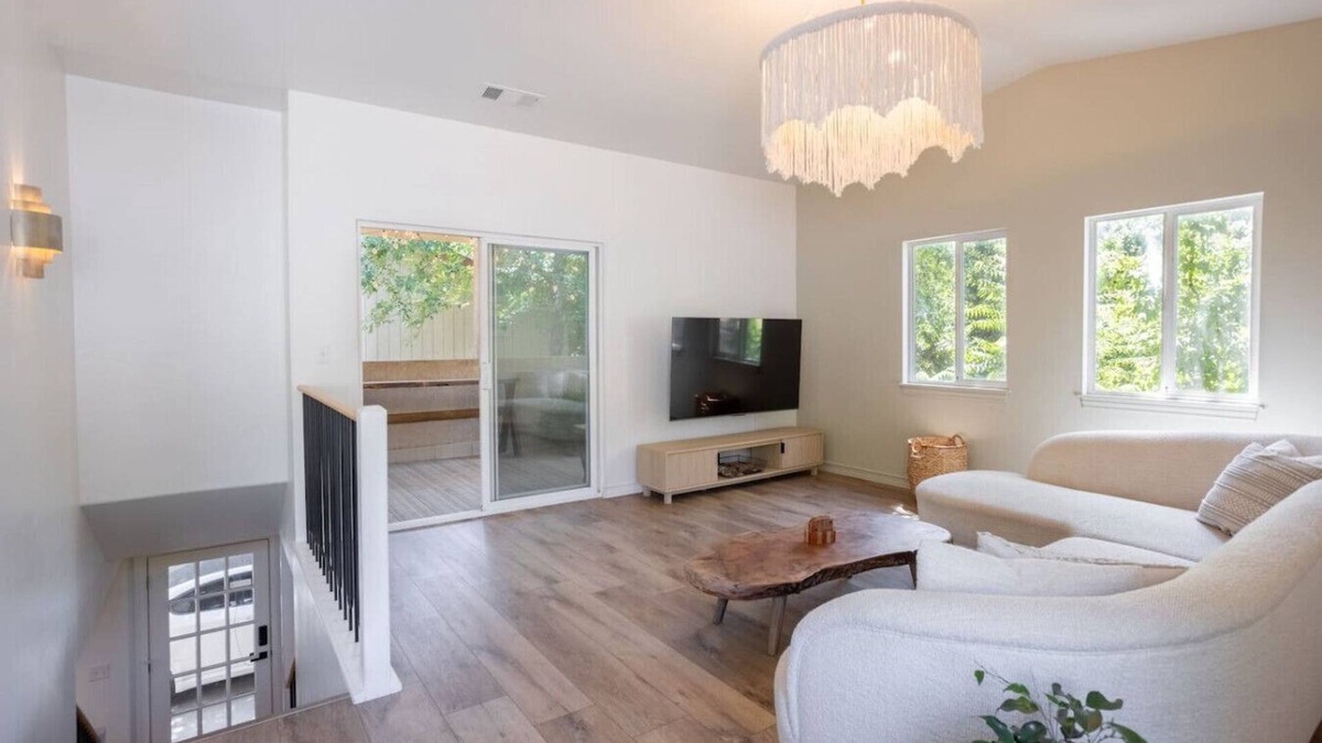 Chico House | The Treehouse | Walk to Chico State/Downtown/Enloe