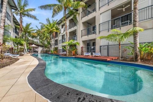Trinity Beach Apartment | The Trinity Duo - Resort Comfort near Beach & Dining