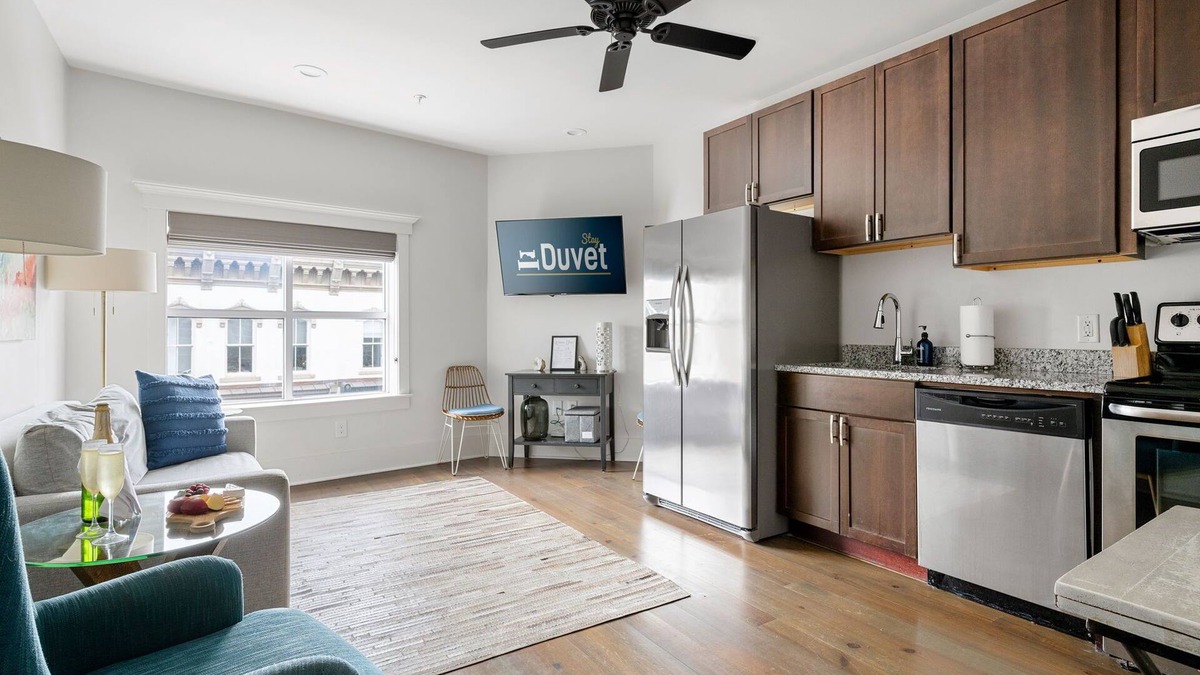 Downtown Charleston Apartment | The Trio at 493 - 3 Suites - On King!
