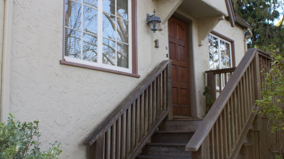 San Anselmo House | The Tudor Rose - A classy, comfortable getaway