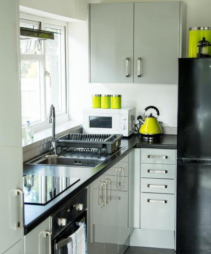Crawley Villa | The Tushmore
