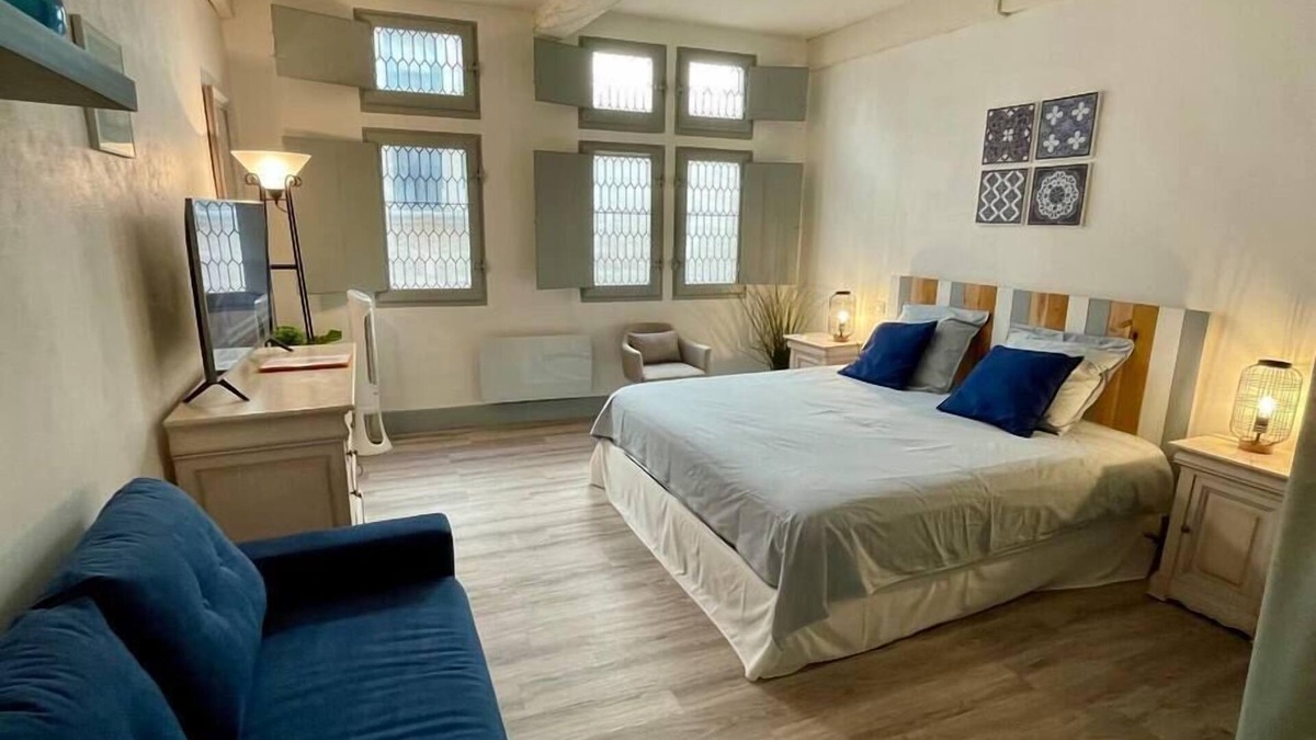 Uzes Apartment | 'The Ucetia' appt in charming stone house in Uzès centre