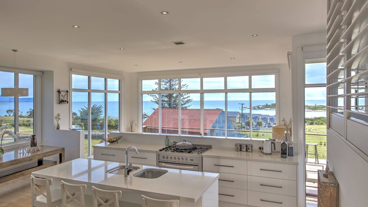Bicheno House | THE ULTIMATE BEACH HOUSE