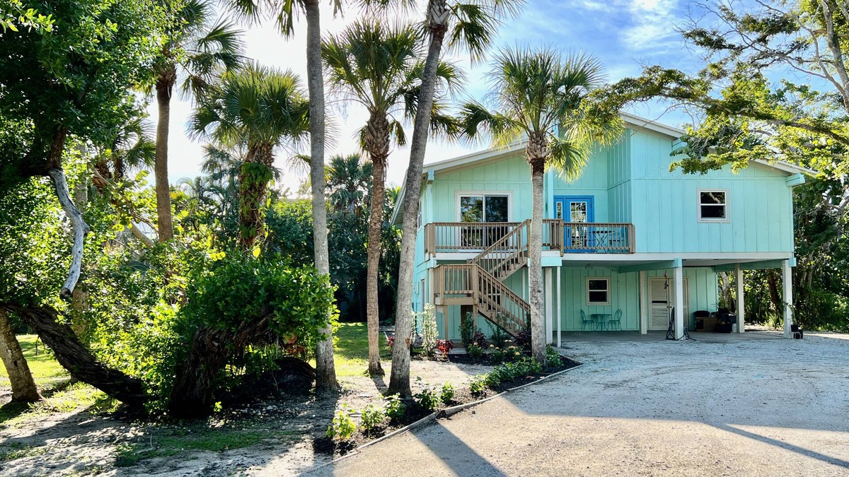 Gumbo Limbo House | The Ultimate Beach Retreat ~ Spacious, Comfy, Gorgeous!