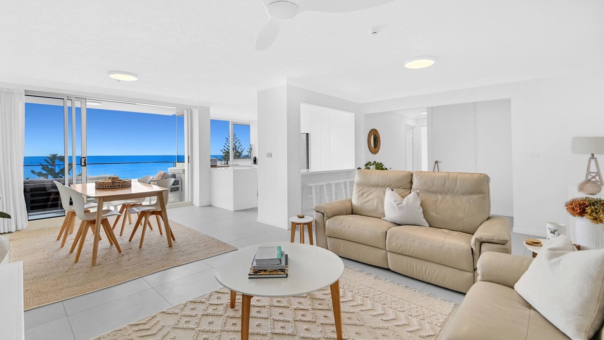 Burleigh Heads Apartment | The Ultimate coastal luxury, 2-bedroom 2-bathroom beachfront apartment