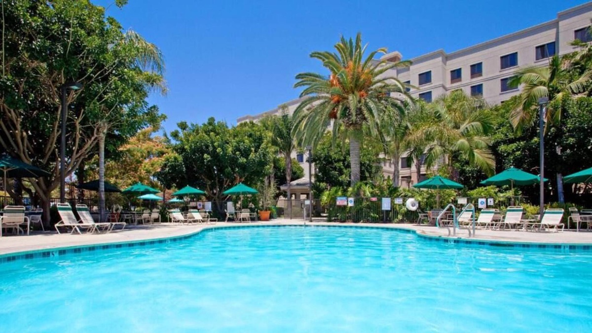 Anaheim Resort Resort | The Ultimate Destination for a Fun-Filled Anaheim Adventure w/Free Breakfast!