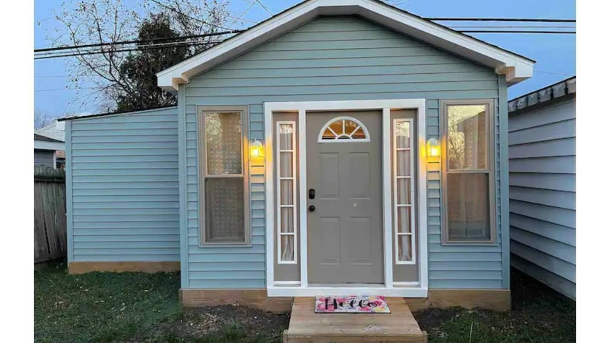 Ashburn House | The Ultimate Eco-Friendly Tiny House Experience!