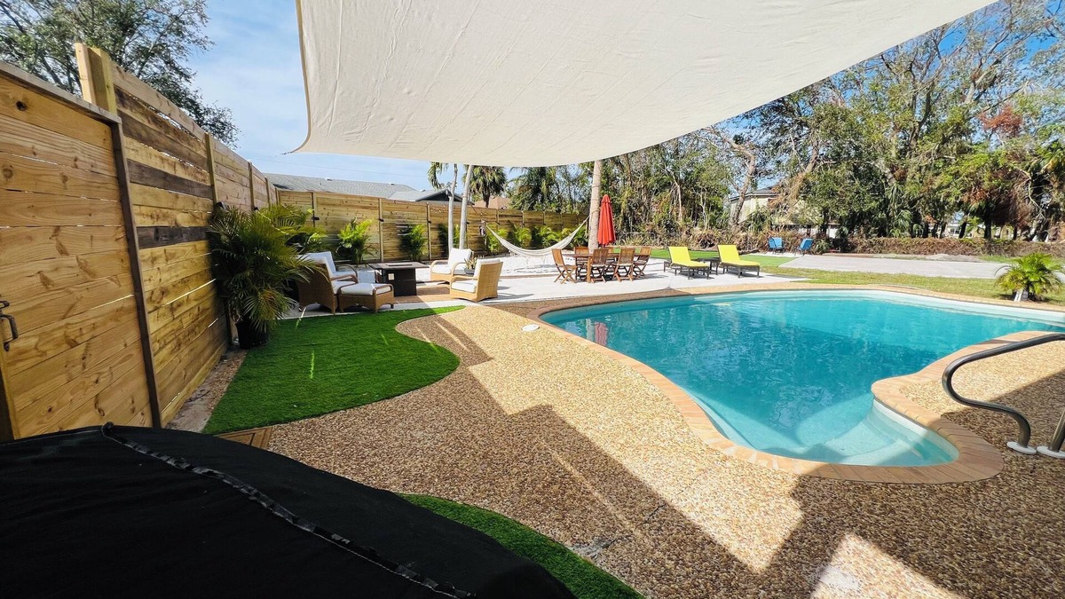Bradenton House | The Ultimate Family Getaway! Private Pool, Pickleball & Relaxing Retreat!