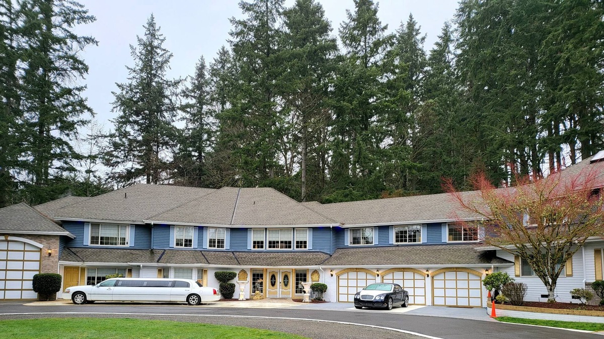 Inglewood Villa | The ultimate luxurious getaway. Indoor Hot Tub, Private Lounge area.