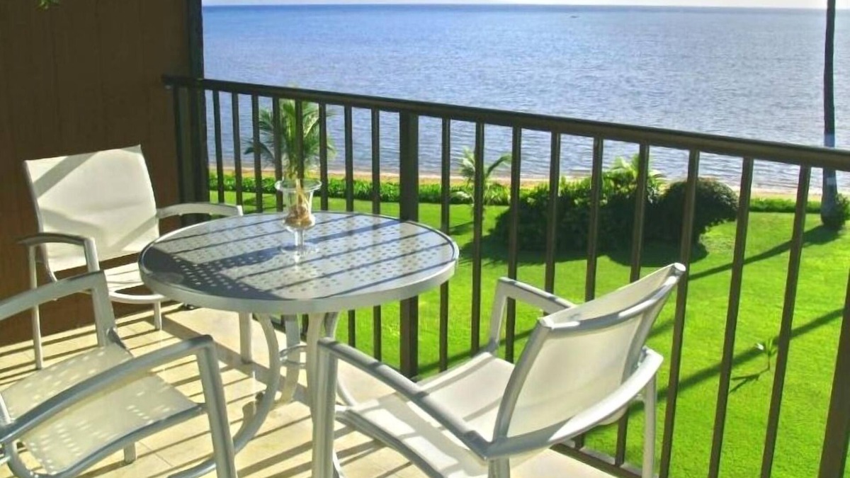 Kaunakakai Condo | The Ultimate Oceanfront Penthouse - 'Hale No Ka Oi'