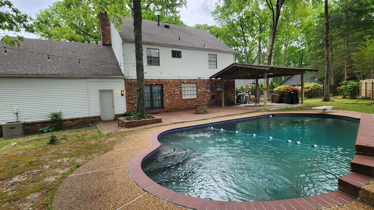 Cordova House | The Ultimate Retreat, 5-Bedroom Home with Outdoor Pool