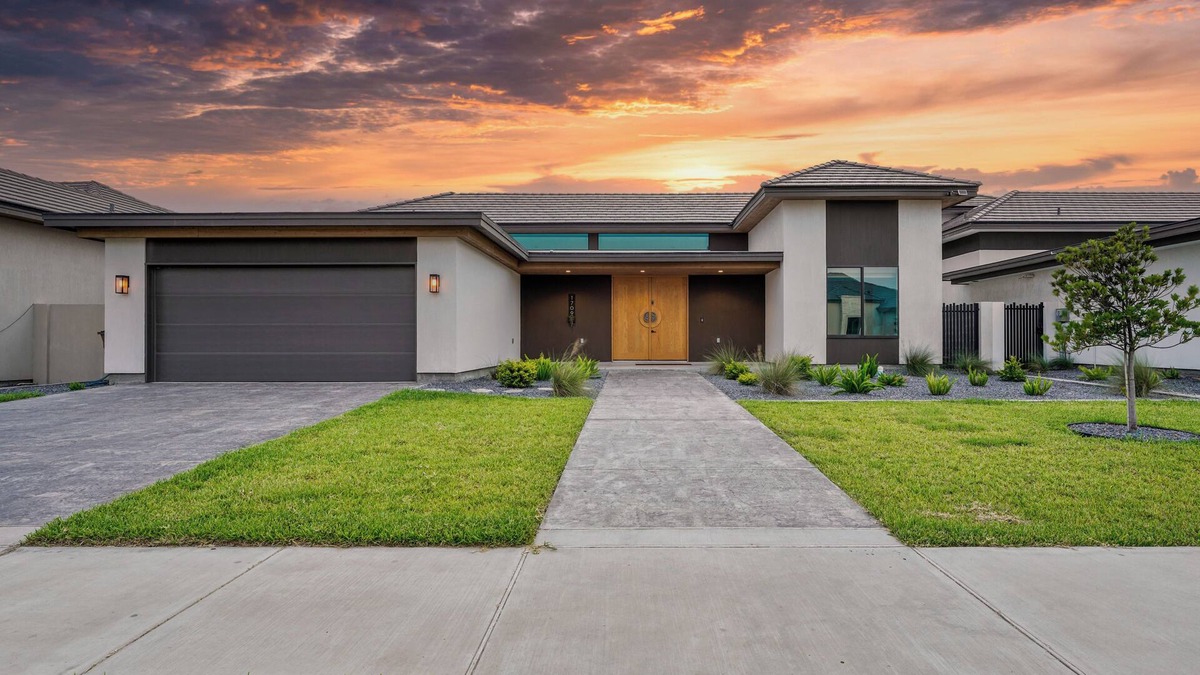 Edinburg House | The Ultimate Retreat Home