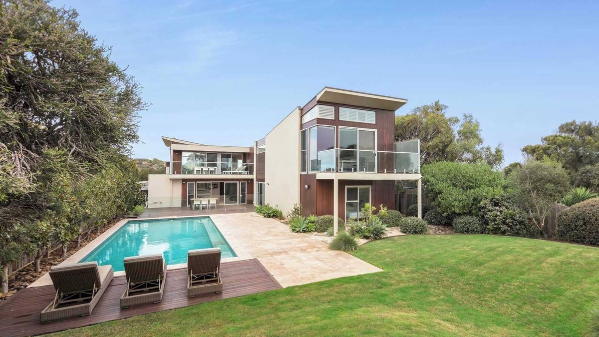 Torquay House | The Ultimate Sands Retreat Pool, Beach & Golf