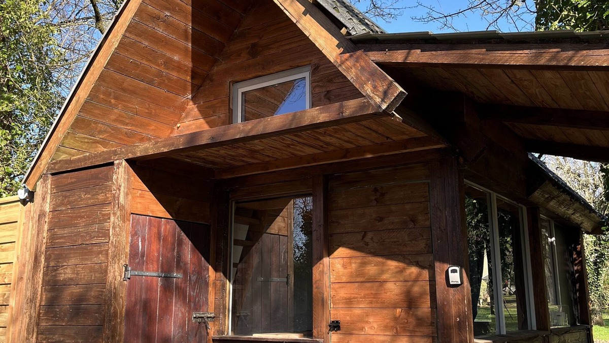 Cresseveuille Ski Chalet | The unusual oak chalet