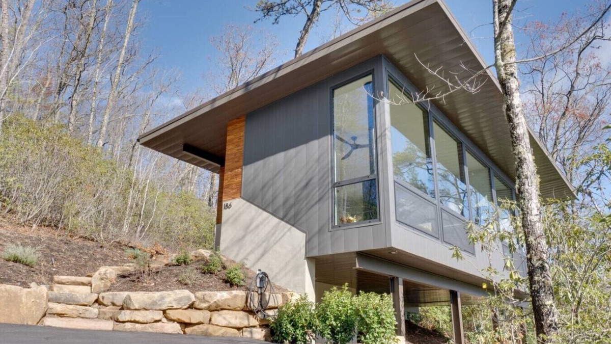 Mills River House | The Upper Dogwoods at Vineyard Gap