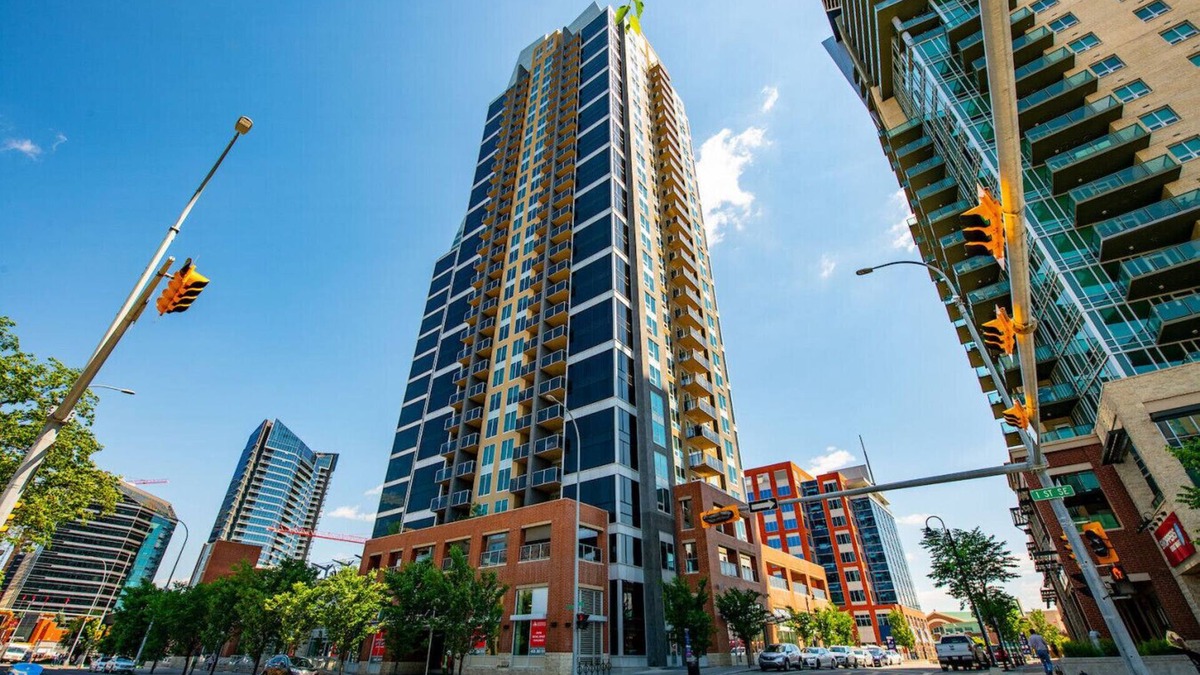 Victoria Park Apartment | The Urban Peak »19th Floor » Mountain & City Views