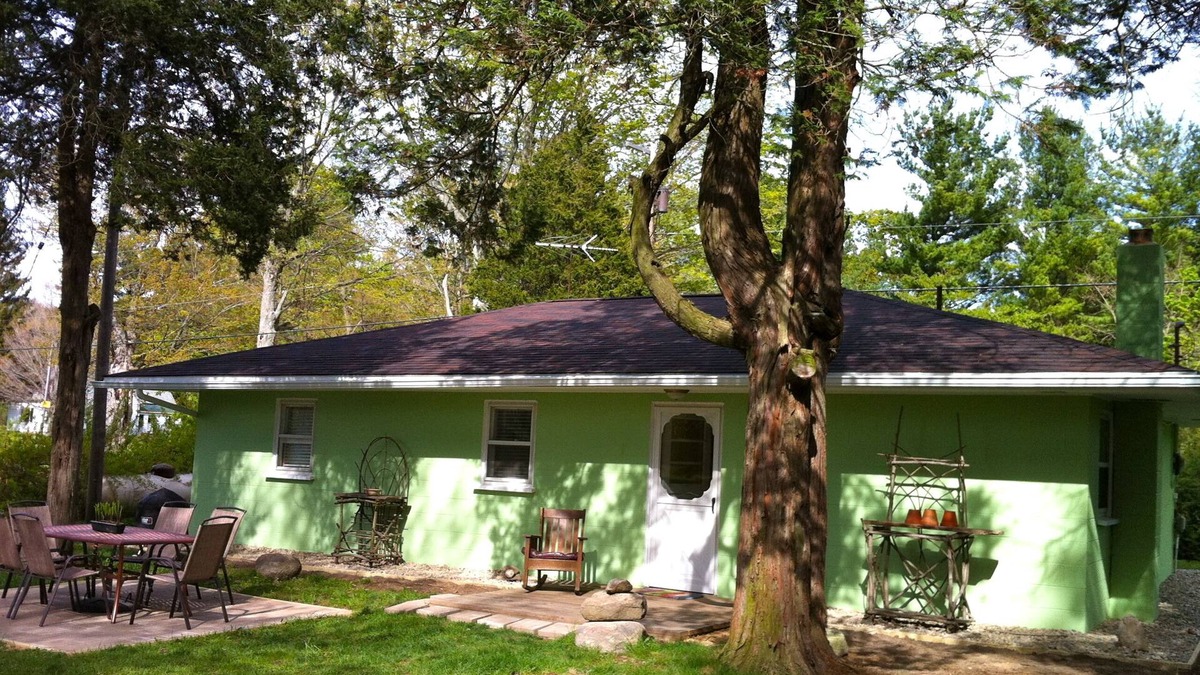 Glenn Cottage | The Green Cottage in charming Glenn between South Haven and Saugatuck