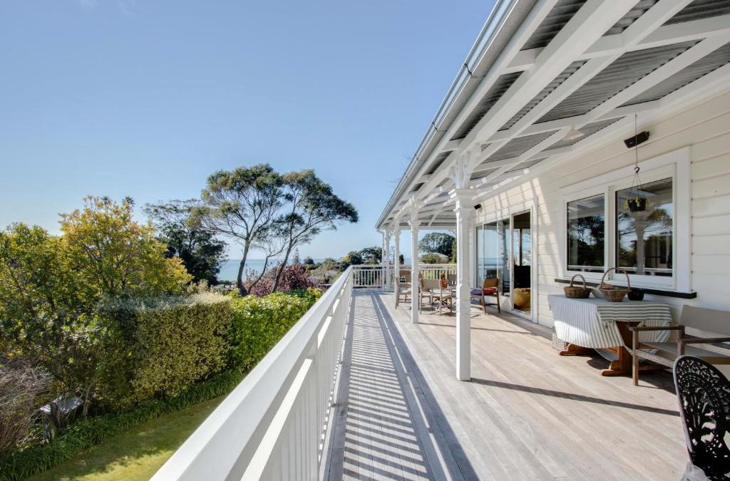 Bluff Hill House | The Verandah - Napier Holiday Home