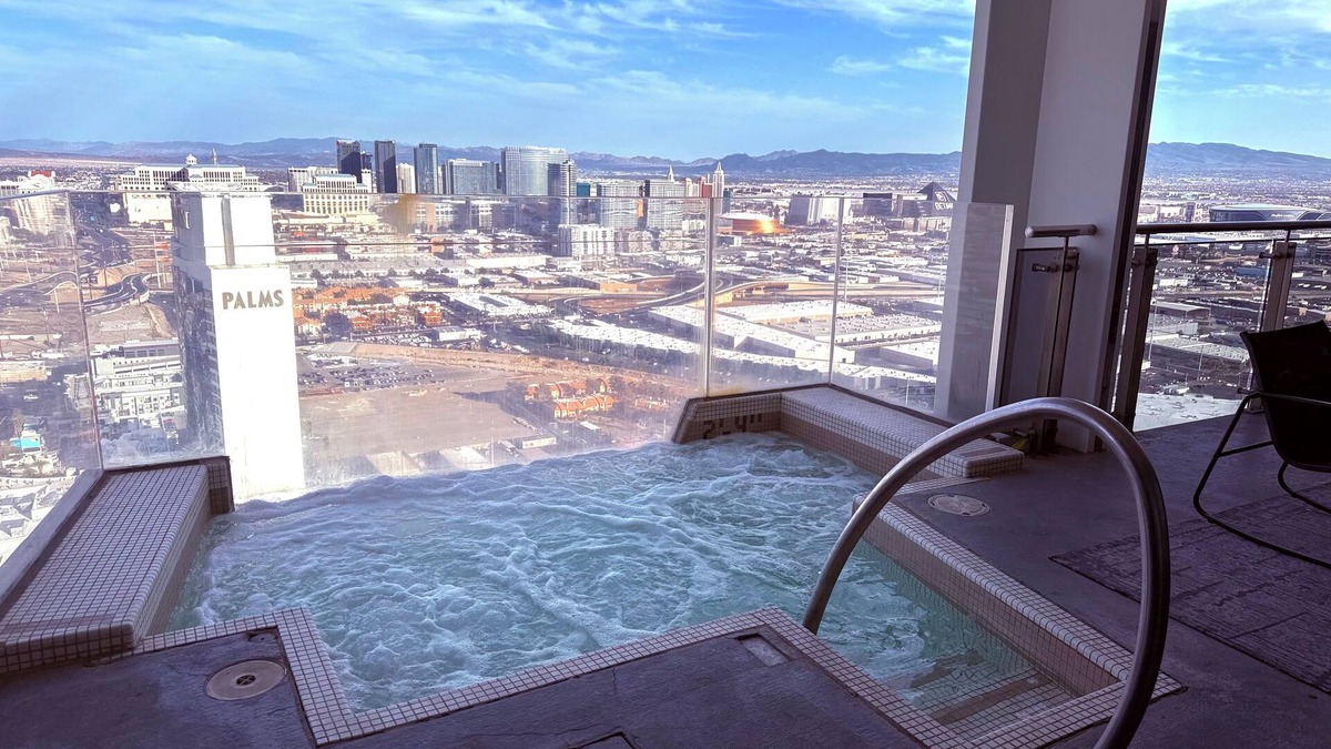 Las Vegas Apartment | The VIBE PALMS PLACE PENTHOUSE