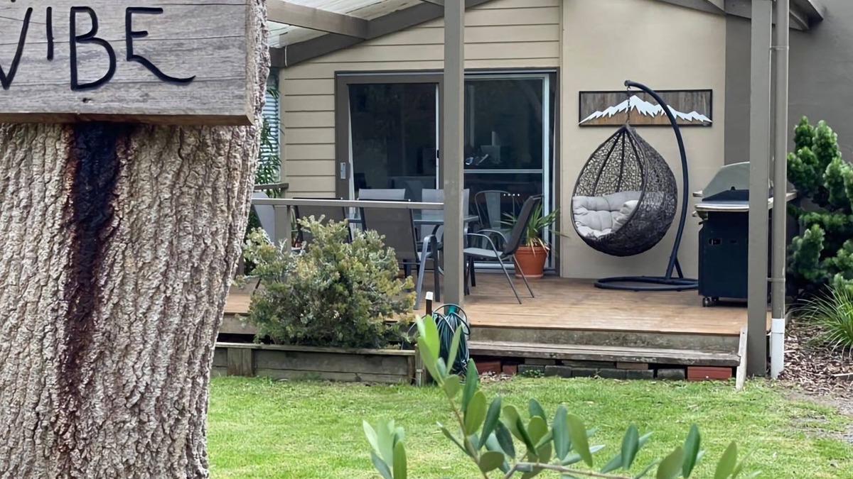 Sandy Point House | The Vibe Sandy Point Stay for 3 pay for 2 Sept to Oct