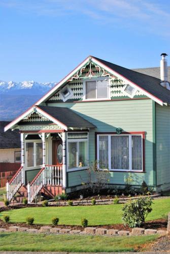 Port Angeles House | The Victorian Spa Retreat